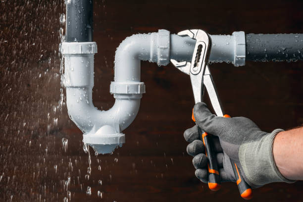 Professional Pipe Repair technician working in Italy, TX
